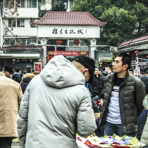 武汉哪里有古玩街啊？