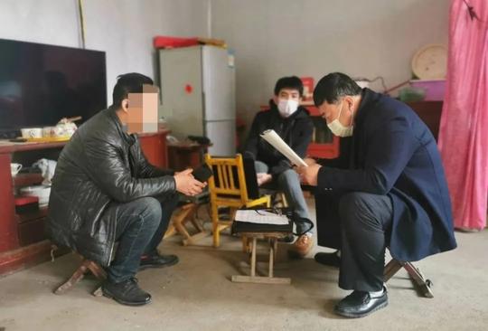 “感谢检察院的同志们来看望我妻子，我们家现在真的太困难了……”