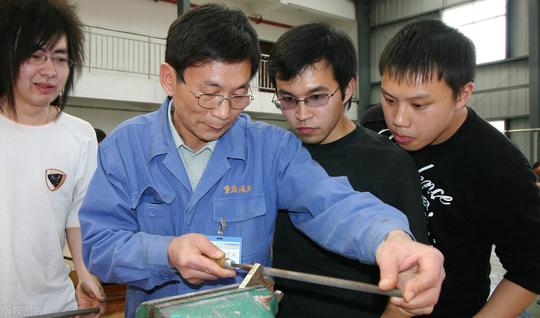 职业资格认证竟成“绊脚石”？企业不承认，学生就业难