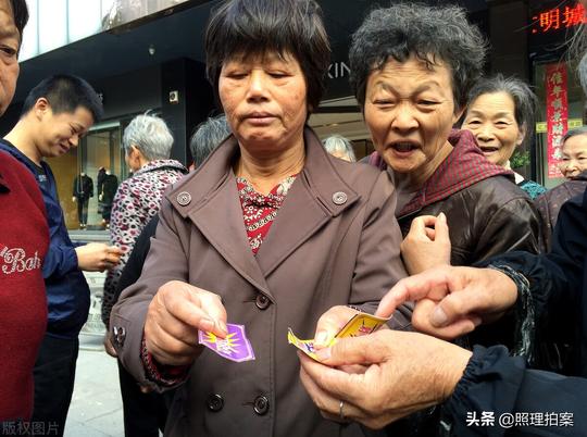 骗子盯上老人养老钱，四部委联合发文警示，这些骗局有可能骗到你