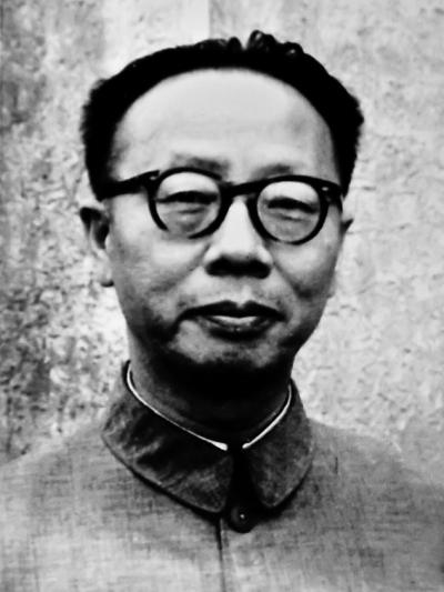 新中国巨骗李万铭：混入中央，前往苏联，迎娶翻译，老舍为他写书