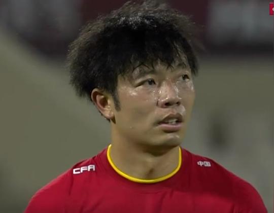 1：0！中国男足抖掉包袱，两大世界冠军无条件让路，选择仅有一个
