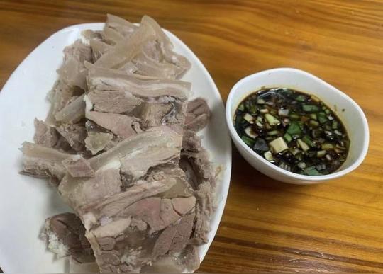 上海藏在小区里的一家羊肉馆，曾经连招牌都不挂，但却不愁没生意