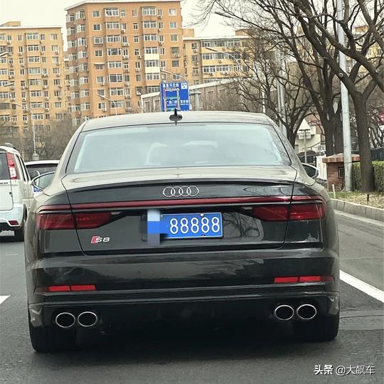 对于土豪们来说，车牌号也是身份的象征