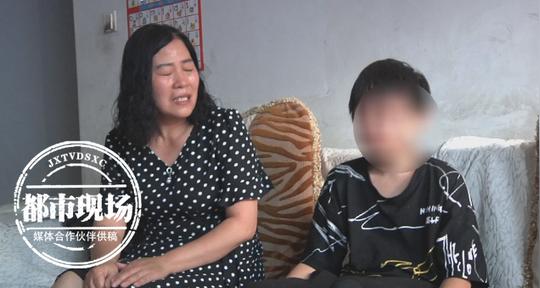 11岁男孩玩游戏，1个月透支5张信用卡！单亲妈妈气坏：这钱咋还呀