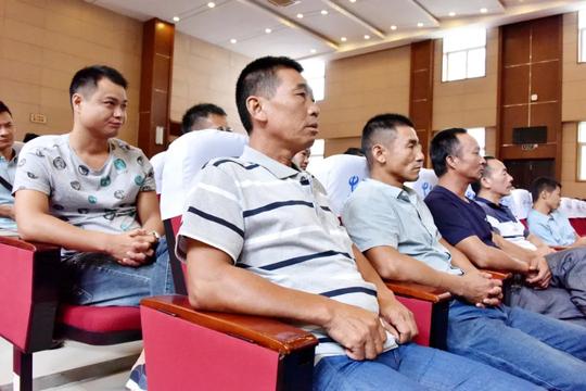 培育创业致富带头人，打造本土扶贫“工作队”