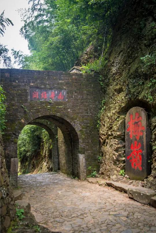 缠绕韶关山间的初秋古道，够野够独特，国庆假期一起去徒步吧！
