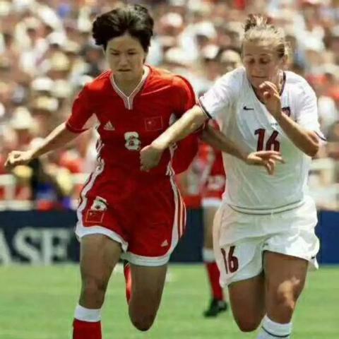 football games（足球盛宴，足球场上的激情与荣耀）