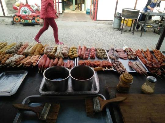 姑娘辞掉工作创业摆摊卖炸串，6个月收入10万多，味道很棒