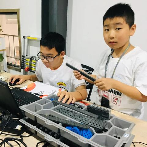 西安机器人餐厅在哪里相关长尾关键词有哪些