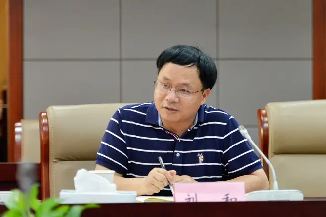 如何在服装行业做副业 服装行业赚钱吗