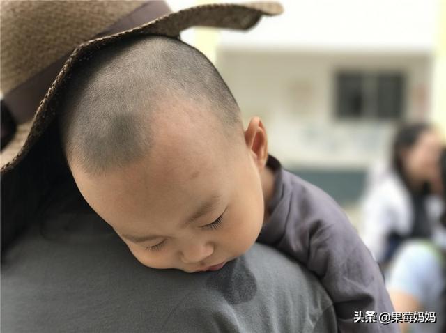 宝宝两岁前口水多