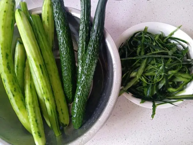 韭菜鸡蛋虾皮水饺怎么包 包韭菜水饺放上虾皮好吗