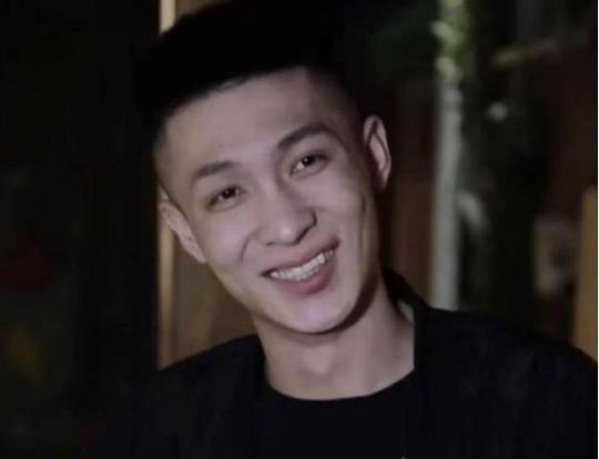 22岁网红宏楠钓鱼触电身亡，揭开他母亲与女友的最后一块遮羞布