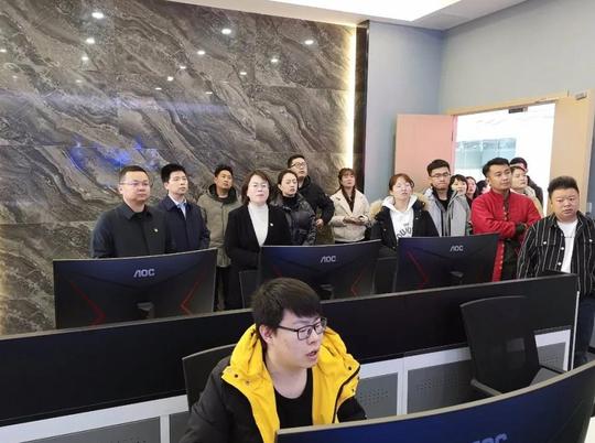 运城市青联集中学习党的十九届五中全会精神座谈会在理想创业大厦召开
