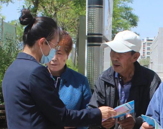 就业创业政策进社区，宣传贴心服务暖人心