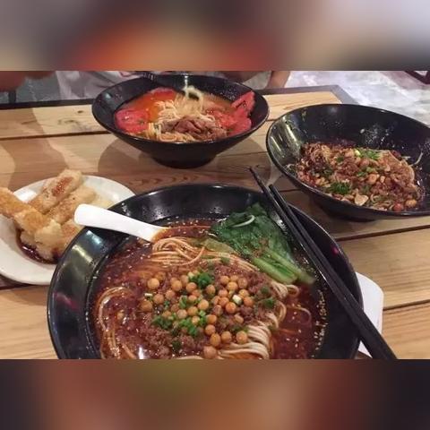 武汉市青山区众圆广场吃什么