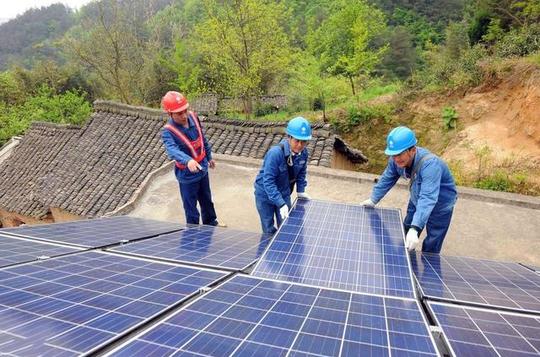 农村光伏发电火了，农民以为的“25年补贴”最终成为骗局！