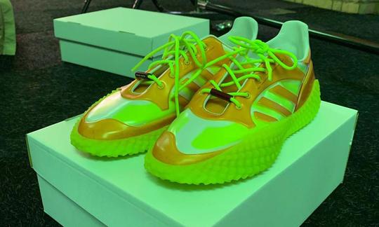 潮鞋|adidas推出水晶拖鞋！yeezy700vx新配色曝光