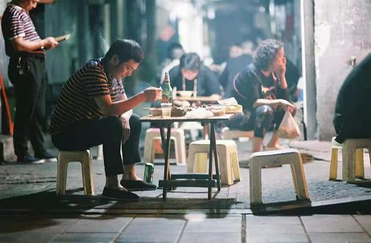 文和友：怀旧生意好做，“餐饮界的迪士尼”不好当｜艾问人物