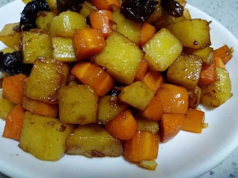 土豆可以做成什么美食（土豆大家都喜欢吃怎么吃）