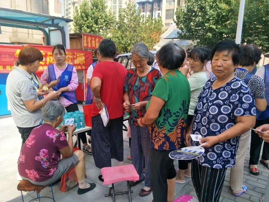 混放是垃圾，分类成资源——锦绣翠园东社区