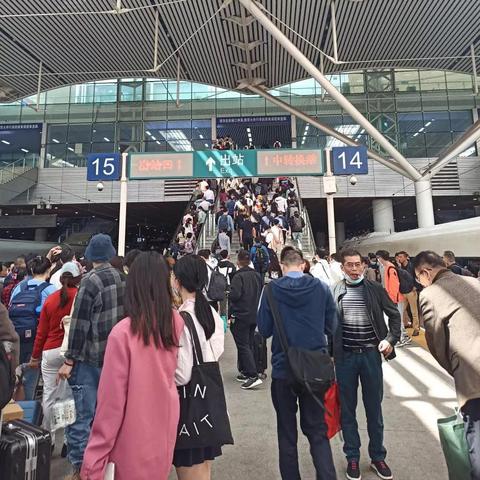 广州离厦门多远的相关长尾关键词有哪些