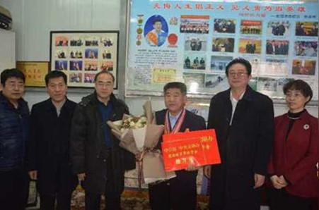 公务员联考申论素材积累：全国道德模范刘贵芳和张青彬