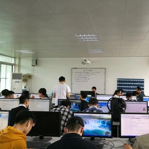 南宁四职校是封闭学校吗？