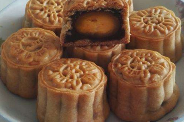 豆沙蛋黄月饼的做法大全 豆沙蛋黄月饼的做法大全