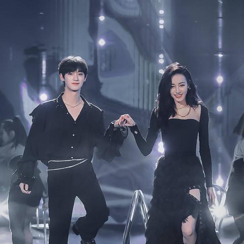 凳子舞视频.凳子舞视频教程一年级？