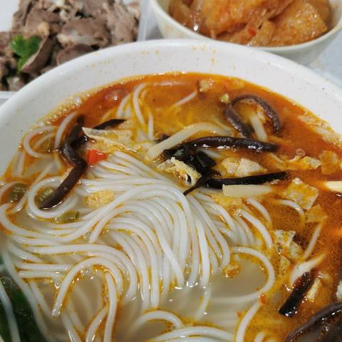 南宁车牌螺丝怎么取下来？