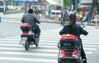 道路交通信号灯到底该不该装上红绿灯
