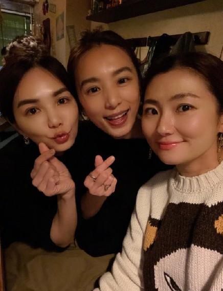 ella晒合照庆s.h.e出道20周年，三姐妹亲密同框闺蜜情深