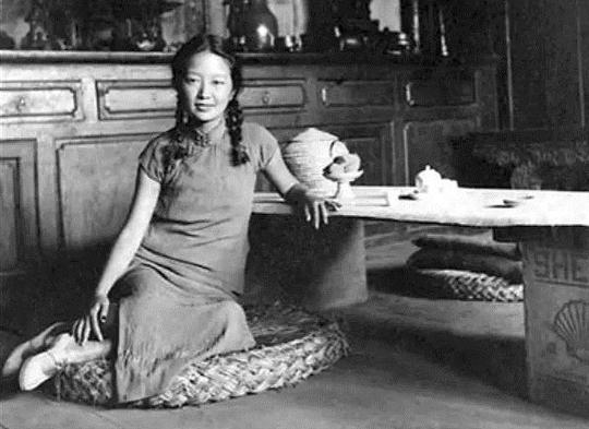 清末民初富家女子生活百态，满清风俗还在，上海姑娘很时尚