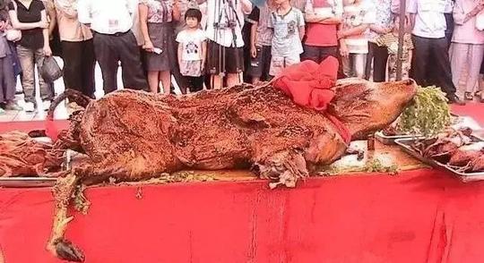 烧烤圈：中外烤全牛～牛不牛，比一比看谁牛