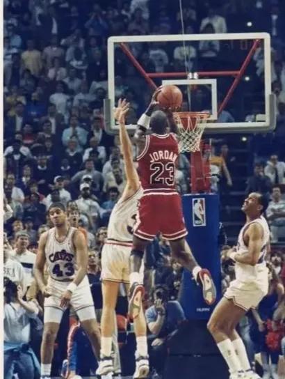 答球迷：nba历史上有没有总决赛抢七绝杀？欧文最后1分钟投篮不算