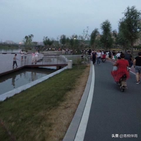 济南市欢乐沙滩在哪个区