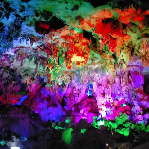 南宁市到伊岭岩怎么