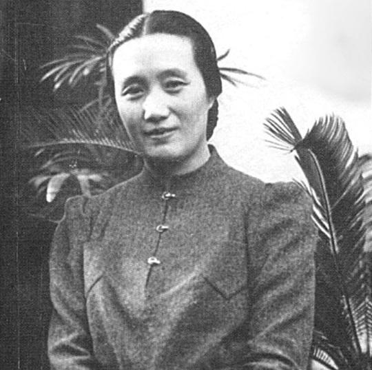 1929年上海贵妇救助落魄青年，几十年后，当年的青年已成开国上将