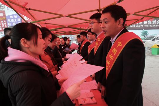 开封市创业担保贷款政策宣传日活动举行