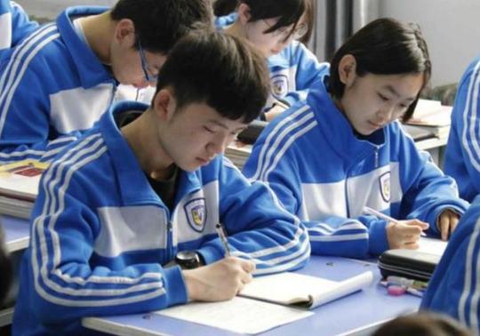 中考强制分流出现“反作用”，和月入过万相比，毕业生更想赚3000