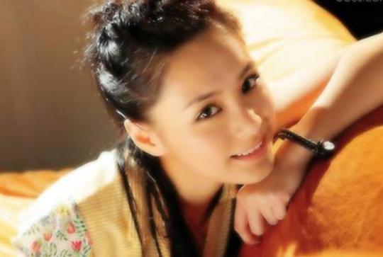 赖弘国被曝出轨，阿娇不仅赚钱养家，还要亲自出面回应
