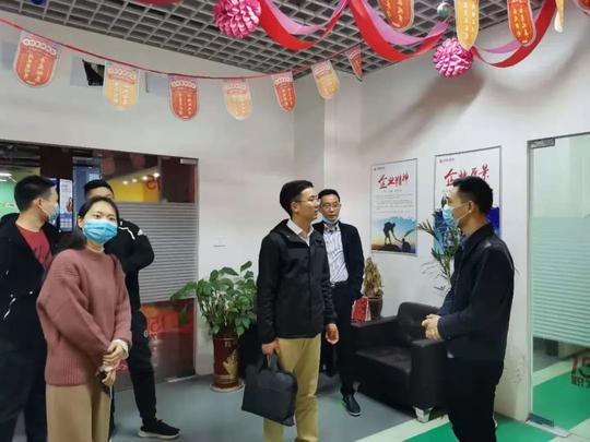 曾都区团委：联合区商务局调研非公企业团