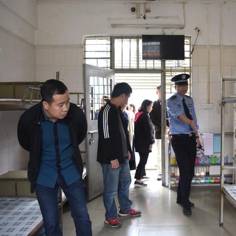 番禺在广州市什么位置
