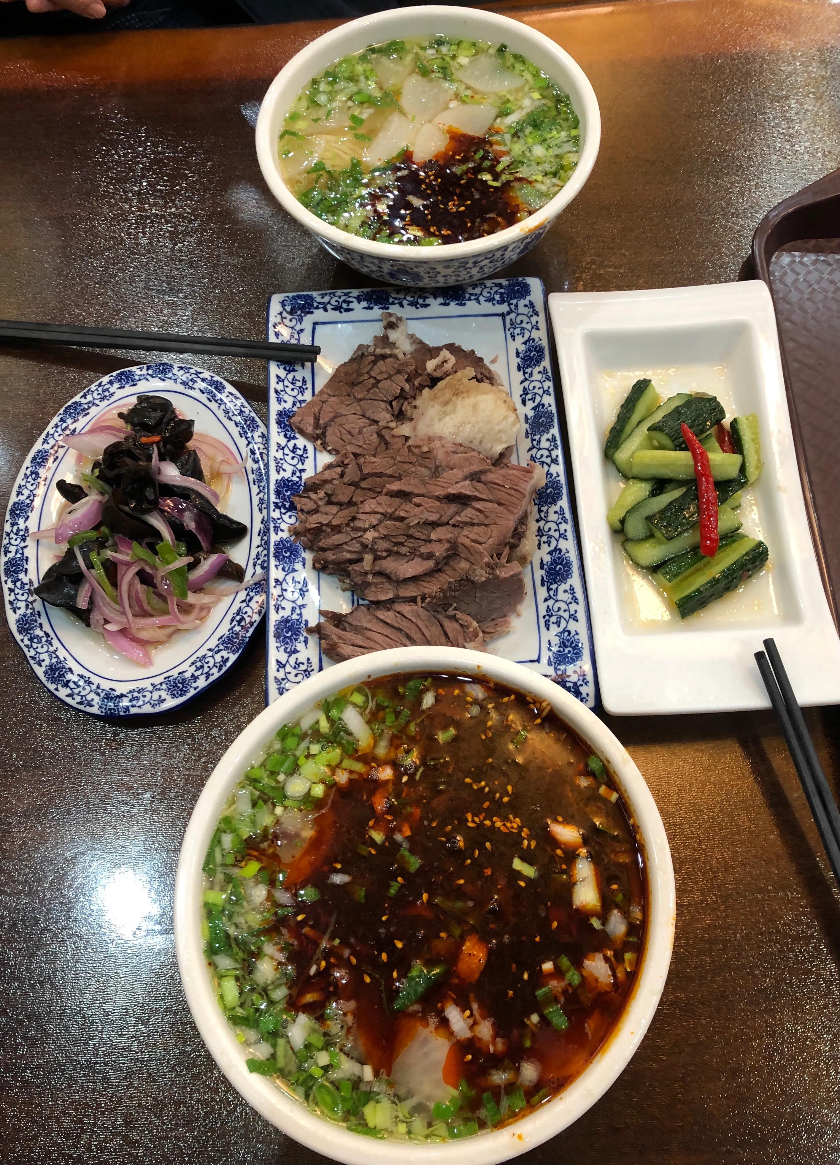 兰州有什么美食面（汤面上漂的黑色沫子是什么）