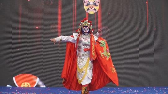 翔宇奥莱风情街落户紫云新闻发布会暨就业创业孵化示范项目授牌仪式举行