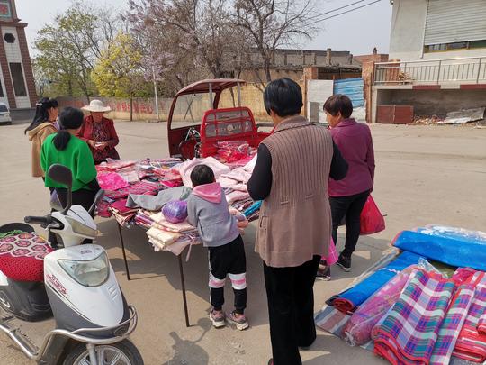 投资3000元，在农村集市上摆地摊创业，卖什么东西比较赚钱？