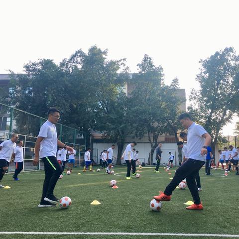 启蒙足球培训怎么收费