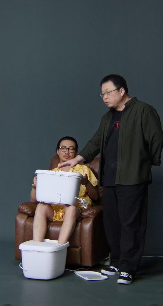 电影公司找罗永浩拍电影，望演男一，两年还4亿的《真还传》来了